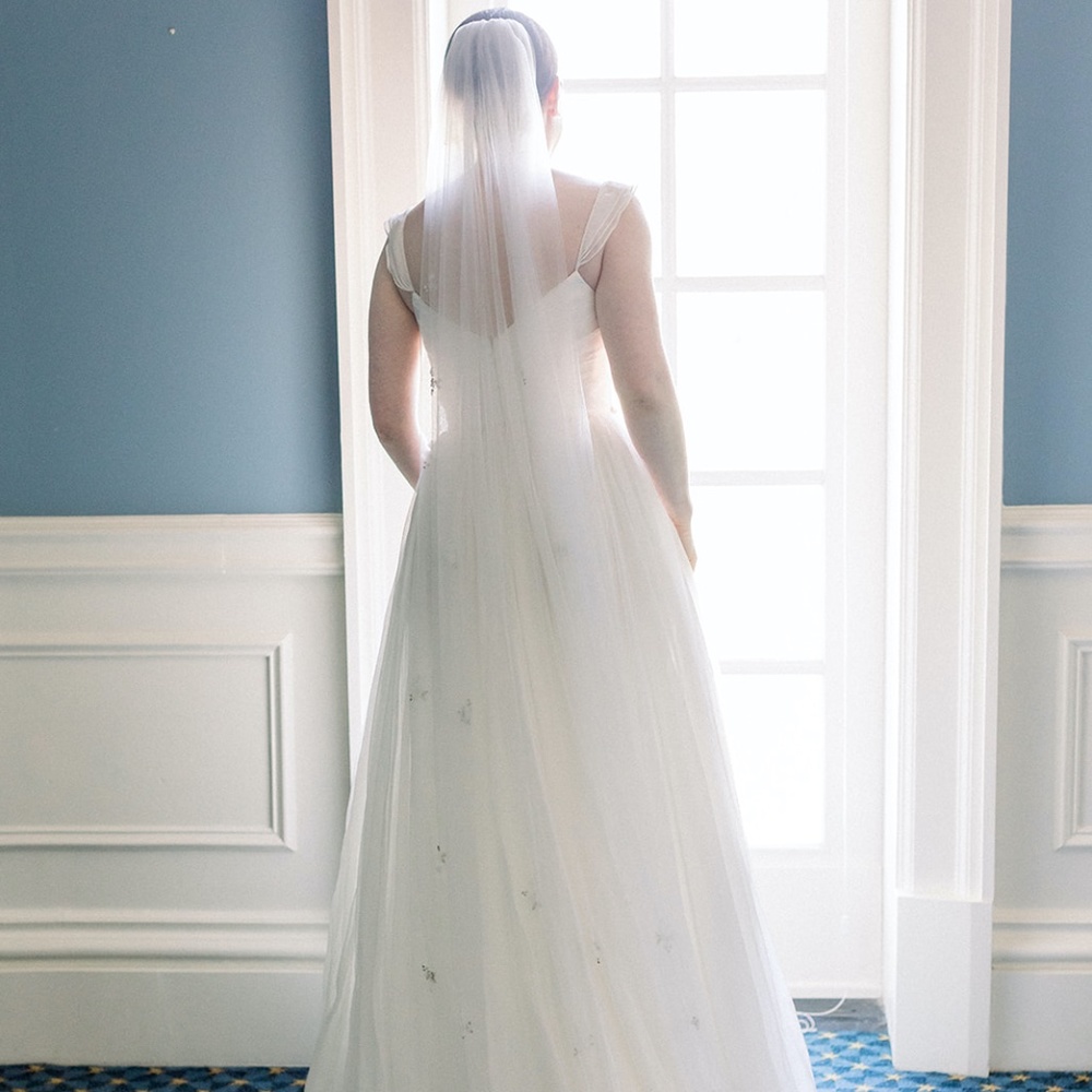 Classic White Bridal Veil and Tulle Gown